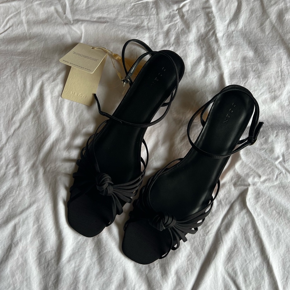 Doen Black Sandal